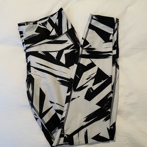 Nike black & white abstract tights
